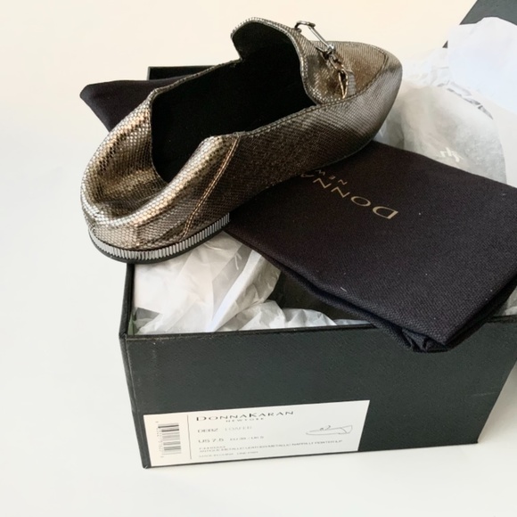 Donna Karan Metallic Pewter Debz Loafer Shoes SZ 7.5 MSRP  Donna Karan Debz Loafer Light Pewter Antique Metallic Leather Slip on Flat Mules